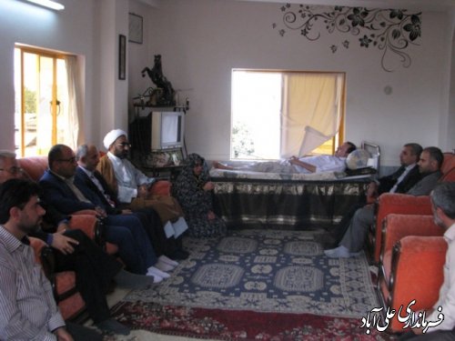 دیدار فرماندار ومدیرکل کمیته امدادامام خمینی (ره)گلستان ازخانواده های تحت پوشش
