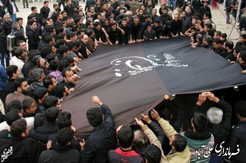 اهتزاز پرچم بزرگ عزای «امام حسین» در علی آباد کتول  