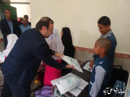 توزیع 850 بسته لوازم التحریر حمایتی به دانش آموزان واجد شرایط در شهرستان علی آبادکتول
