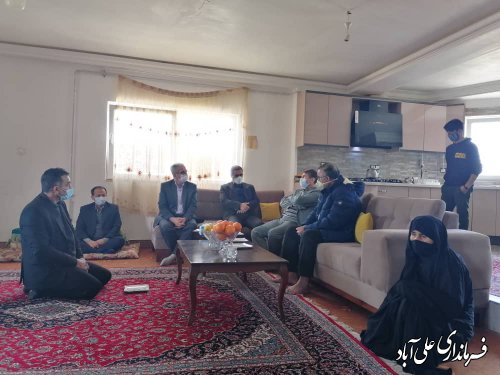 دیدار فرماندار علی آباد کتول با خانواده شهید اصغری و آزاده و جانباز 70 درصد رضایی 