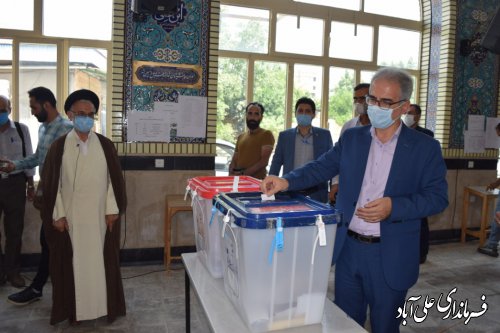 حضور فرماندار علی آباد کتول واعضای شورای تامین در شعب اخذ رای