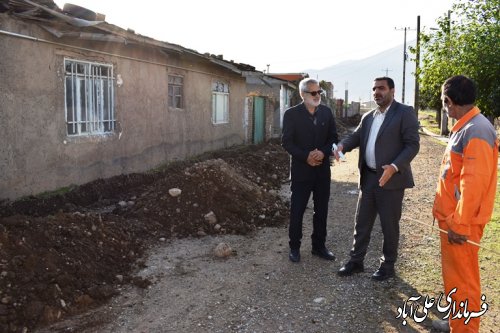 فرماندار علی آبادکتول با حضور در روستای امیرآباد سرخ محله جنوبی  به صورت میدانی از روند عملیات بهسازی معابر روستای مذکور  بازدید کرد