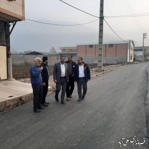 فرماندار علی آبادکتول با حضور در روستای برفتان به صورت میدانی از عملیات آسفالت معابر روستای مذکور بازدید کرد. 