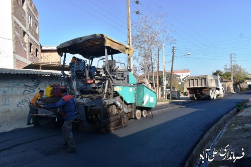 بازدید فرماندار علی آبادکتول از اجرای پروزه آسفالت معابر روستای محمد آباد کتول