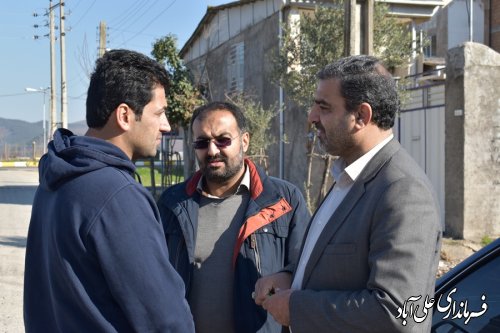 فرماندار علی آبادکتول با حضور در روستای کردآباد به صورت میدانی از روند عملیات آسفالت معابر روستای مذکور بازدید کرد. 