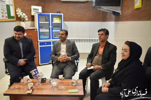 فرماندار با همراهی شهردارعلی آبادکتول به طور سرزده از بخش های مختلف درمانگاه تخصصی حضرت قائم (عج) بازدید نمود.