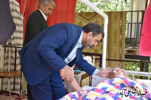 دیدار فرماندار علی آباد کتول با جانباز هفتاد درصد حاج حسین باباکردی