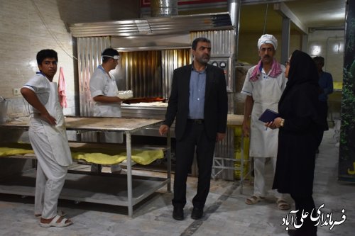 بازدید سرزده وشبانه فرماندار علی آبادکتول از برخی نانوایی های سطح شهر