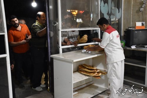 بازدید سرزده وشبانه فرماندار علی آبادکتول از برخی نانوایی های سطح شهر
