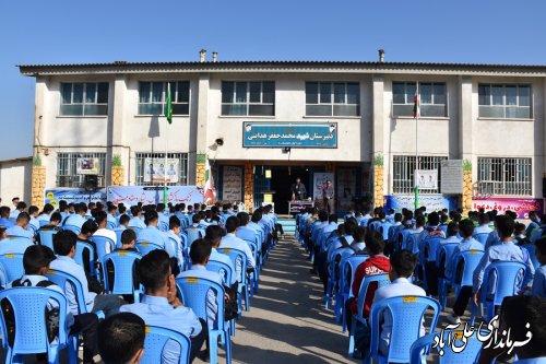 زنگ بازگشایی مدارس در علی آبادکتول با حضور فرماندار نواخته شد