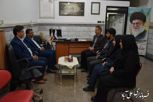 ابراهیم احمدی فرماندار با رئیس و کارکنان اداره بیمه سلامت علی آبادکتول دیدار و گفتگو کرد