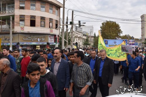 مردم علی آبادکتول با حضور گسترده در راهپیمایی ۱۳ آبان انزجار خود علیه استکبار جهانی را نشان دادند