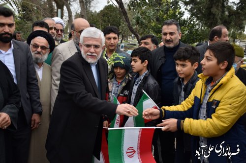 پدران شهدا، قهرمانان عصر ما هستند 