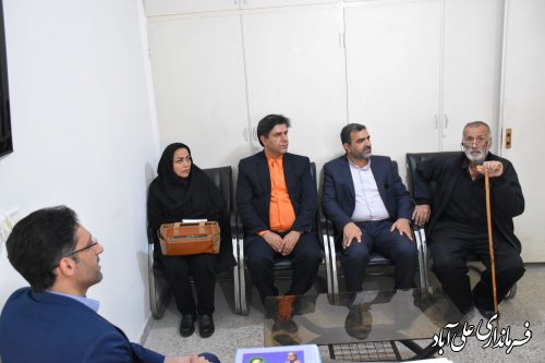فرماندار علی آبادکتول به طور سرزده از ادارات بنیاد شهید وتعزیرات حکومتی بازدید کرد.