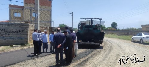   فرماندار علی آبادکتول  از روند اجرای پروژه آسفالت معابر روستای کوزه لی بازدید کرد