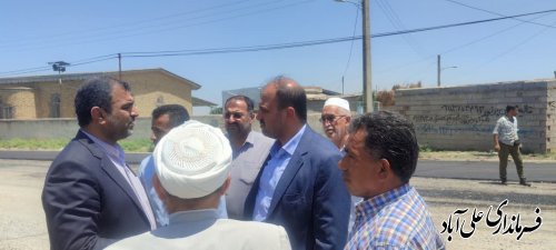 فرماندار علی آبادکتول از روند اجرای پروژه آسفالت معابر روستای کوزه لی بازدید کرد