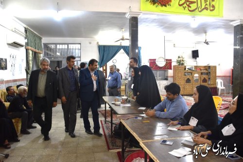 بازدید فرماندار علی آبادکتول از روند رأی‌گیری در شعب