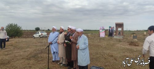 مراسم غبار روبی و عطرافشانی قبور مطهر شهدای اهل سنت شهرستان در آرامستان روستای حسن طبیب برگزار شد